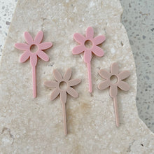 Load image into Gallery viewer, Daisy - Cupcake/Food Event Toppers 4pk