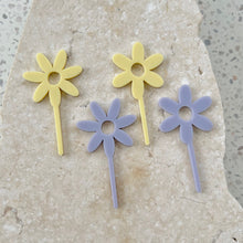 Load image into Gallery viewer, Daisy - Cupcake/Food Event Toppers 4pk