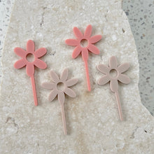 Load image into Gallery viewer, Daisy - Cupcake/Food Event Toppers 4pk