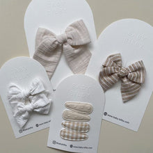 Load image into Gallery viewer, BABY BILBY x LETS BLOOM Collab Hair accessories hanger with our limited edition bow set!